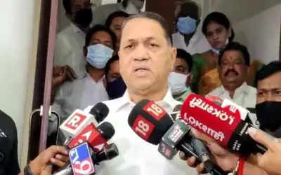 परमबीर सिंह और सचिन वाजे की हुई मुलाक़ात को लेकर बढ़ा विवाद, होगी जांच
