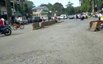 राजमार्ग की बदहाल स्थिति को लेकर भूख हड़ताल