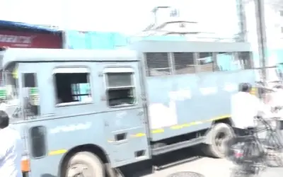 Illegal occupation of hawkers on Jogeshwari East station road in24news