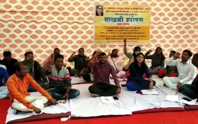 फेलोशिप के लिए उच्च शिक्षित छात्रों का भूख हड़ताल
