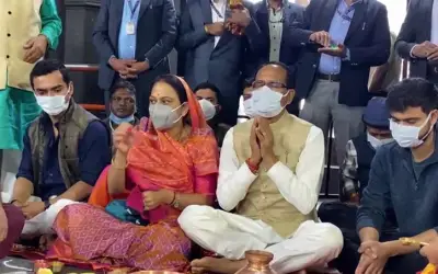 मध्य प्रदेश के मुख्यमंत्री शिवराज सिंह चौहान पहुंचे महाराष्ट्र के शिरडी धाम