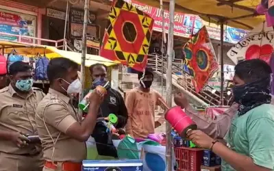 चाइनीज मांझा बेचने वालों पर पुलिस कर रही है कार्रवाई