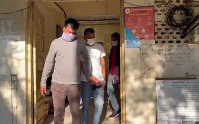 खुद को हड्डियों का स्पेशलिस्ट बताने वाला डॉक्टर निकला मसाला व्यापारी