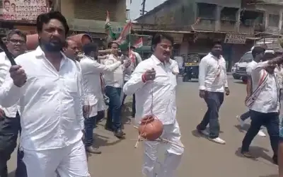 कांग्रेस ने निकाली गैस सिलेंडर की शव यात्रा