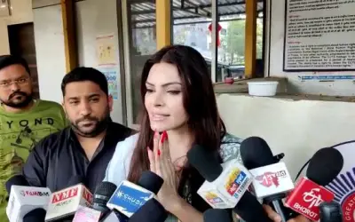 अभिनेत्री राखी सावंत और उनके वकील के खिलाफ मामला दर्ज 