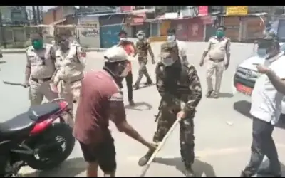 दवा के लिए निकले युवक को कलेक्टर ने मारा तो चली गई नौकरी