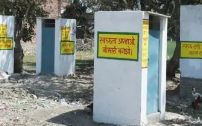 स्वच्छ भारत को मुंह चिढ़ा रहा है बनासकांठा का शौचालय