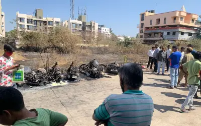 आग की दो घटनाओं में कई वाहन जलकर खाक