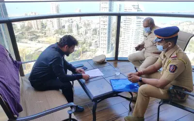 एआईएमआईएम नेता वारिस पठान घर में नजरबंद