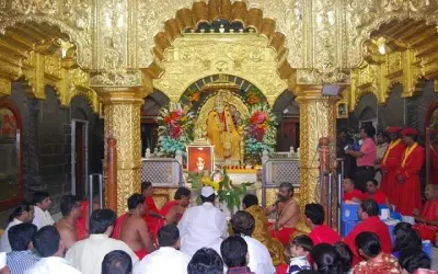 नए साल पर साईं भक्तों ने किए करीब 18 करोड़ रुपए का दान