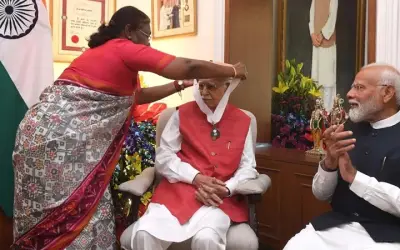 राष्ट्रपति ने घर जाकर लालकृष्ण आडवाणी को दिया देश का सबसे बड़ा सम्मान