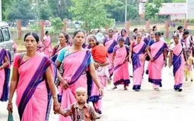 आंगनवाड़ी सेविकाओं को नहीं मिलेगा मेस्मा का लाभ :फडणवीस