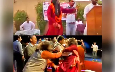 पाखंडी ओम बाबा की सरेआम पिटाई, नकली निकले बाबा के बाल