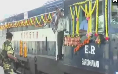 रवाना हुई बंधन एक्सप्रेस 