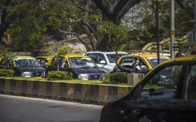 मुंबई की सड़कों पर काली - पीली टैक्सियों की संख्या में आई गिरावट
