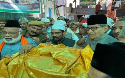 अजमेर शरीफ उर्स पर पीएम मोदी की तरफ से नकवी ने चढ़ाई चादर