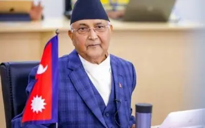 अपनी ही पार्टी बाहर किए गए नेपाल के पीएम ओली