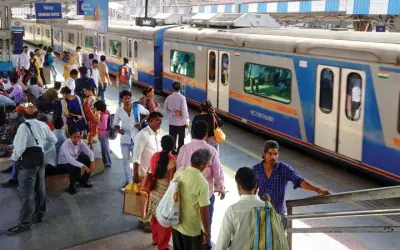 मुंबईकर अब सेकंड क्लास टिकट पर कर सकेंगे एसी लोकल ट्रेन की यात्रा