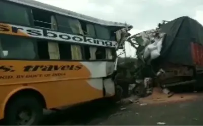 महाराष्ट्र : बस और ट्रक भिड़ंत में छह लोगों की मौत