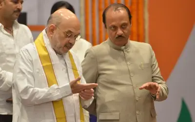 अजित पवार के साथ मंच शेयर कर बोले अमित शाह- पहली बार आप सही जगह पर बैठे हैं, लेकिन...