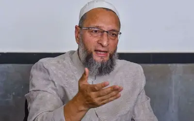 देवेंद्र फडणवीस बताएं गोडसे और आप्टे के औलाद की पहचान -  ओवैसी