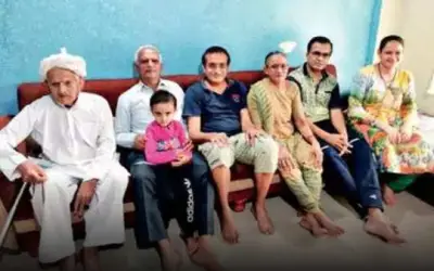 65 साल के बुजुर्ग और दस साल से कम उम्र के बच्चे को कोरोना में घर से निकलने की अनुमति नहीं