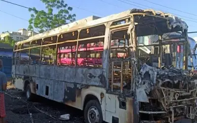 दिवाली में बस में आग लगने से ड्राइवर और कंडक्टर की जलकर मौत