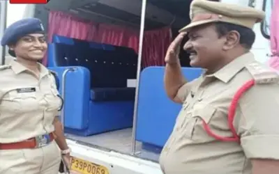 सर्किल इंस्पेक्टर पिता ने डीएसपी बेटी को दी सलामी