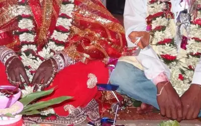 पुलिस स्टेशन में भाई ने की नाबालिग बहन से शादी
