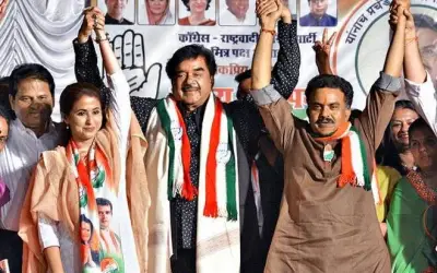 बिहारी बाबू ने मुंबई में फिर बीजेपी को कोसा