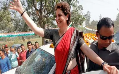 प्रियंका के रोड शो में मोदी के लगे नारे