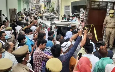 एटा में एक ही मकान से मिले 5 लोगों के शव