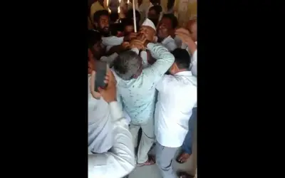 किसानों की बिजली काटने के विरोध में पूर्व विधायक लगाने लगे फांसी