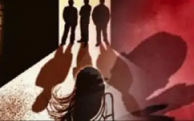 केक खिलाकर बेहोश किया फिर दोस्तों ने किया गैंगरेप