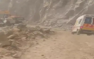 भिवानी में पहाड़ दरकने से एक की मौत, अनेक लोगों के दबे होने की आशंका