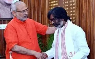 हेमंत सोरेन बने झारखंड के 13वें मुख्यमंत्री,  राज्यपाल ने दिलाई सीएम पद की शपथ