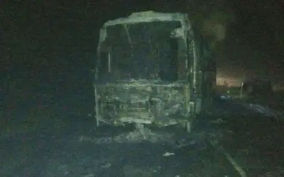 जलगांव में कार और बस में टक्कर, तीन की मौत