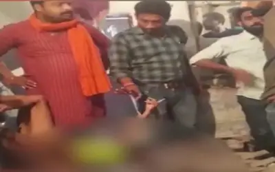 बच्चों को घर में बंद कर काम पर जानेवाले मां-बाप हिरासत में