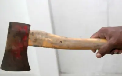 पैसे न देने पर कलयुगी बेटे ने पिता की कुल्हाड़ी से हत्या की