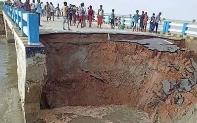 एक महीने बाद ही गिर गया बिहार का नया पुल