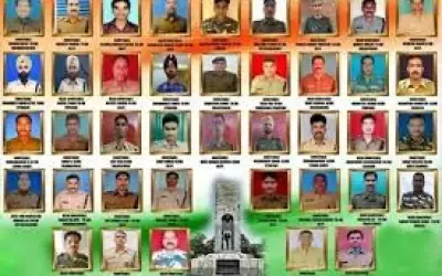 पुलवामा बरसी पर शहीदों को श्रद्धांजलि