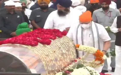 पीएम मोदी ने दी प्रकाश सिंह बादल को श्रद्धांजलि