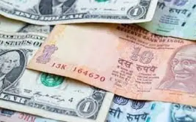 डॉलर के मुकाबले दस पैसे कमज़ोर हुआ रुपया