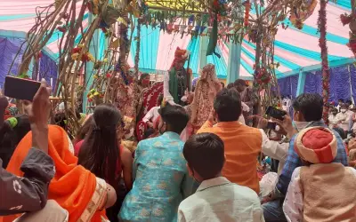 विधायक जी की शादी में कोरोना नियमों की उड़ी धज्जियां