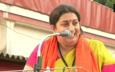स्मृति ईरानी ने साधा प्रियंका गांधी पर निशाना