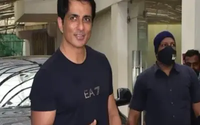 एक्टर सोनू सूद से मिले 20 करोड़ की टैक्स चोरी के सबूत