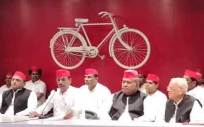 यूपी में एक बीजेपी समेत छह विधायक सपा में हुए शामिल
