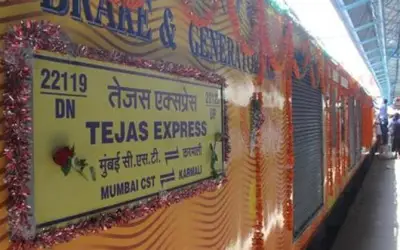तेजस के यात्रियों को भोजन के बाद उल्टी हुई
