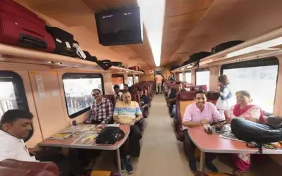 कोरोना संकट के बीच आज से तेजस एक्सप्रेस बंद