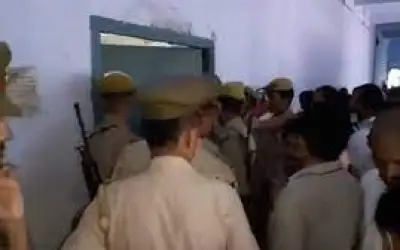 यूपी की कचहरी परिसर में वकील की गोली मारकर हत्या